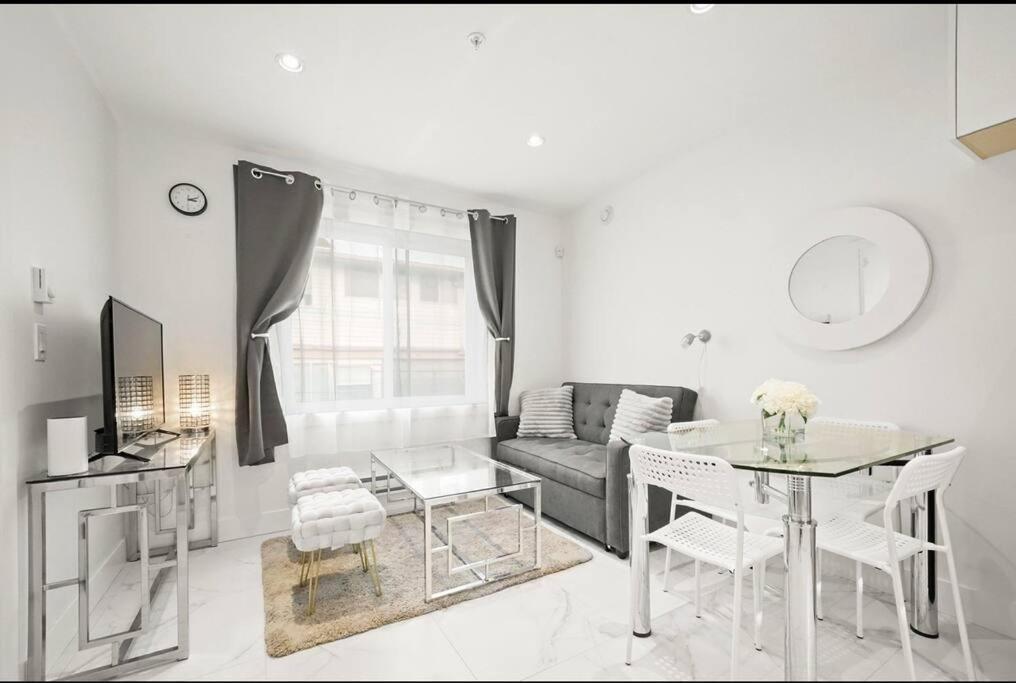 Entire New Cozy And Modern 2-Storey House Ванкувер Экстерьер фото