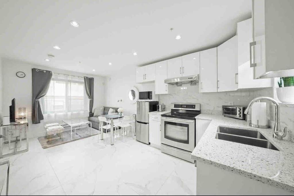 Entire New Cozy And Modern 2-Storey House Ванкувер Экстерьер фото