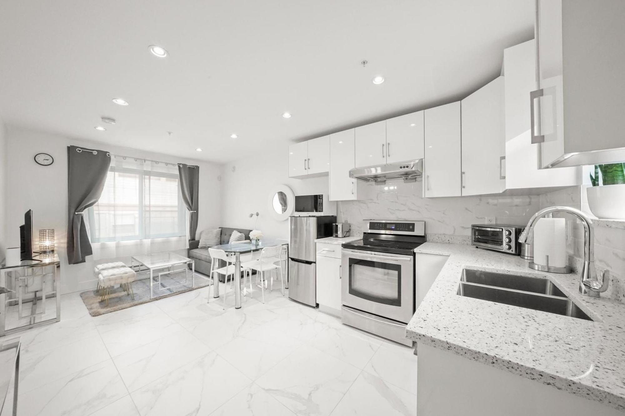 Entire New Cozy And Modern 2-Storey House Ванкувер Экстерьер фото